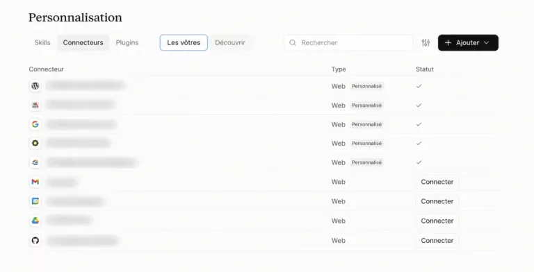 Capture d’écran de Claude montrant les connecteurs MCP WordPress et Google Search Console configurés, avec les noms des sites masqués.